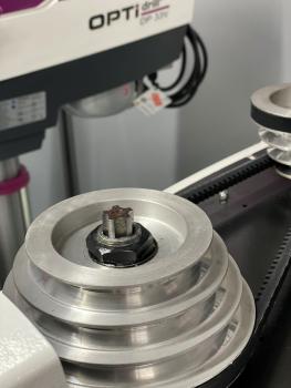 Tischbohrmaschine Optimum OPTIdrill DP 26V-T mit Vario-Antrieb im Aktions-Set inkl. Maschinenschraubstock