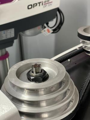 Tischbohrmaschine Optimum OPTIdrill DP 26V-T mit Vario-Antrieb im Aktions-Set inkl. Maschinenschraubstock